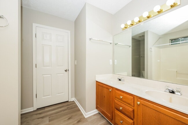 Building Photo - 607 Doral Pointe
