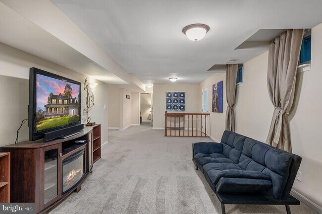 Building Photo - 15 Owen St