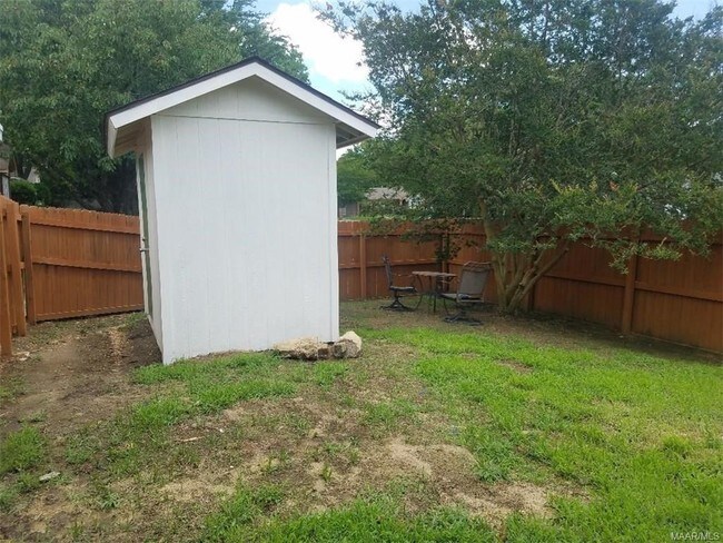 Building Photo - 1811 Young Farm Rd