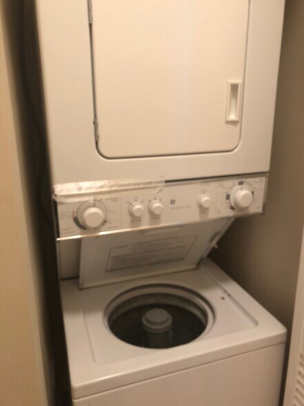 Building Photo - 1755 Central Park Rd