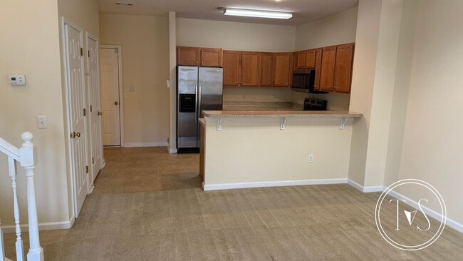 Building Photo - RATE DROP ALERT! (was $2100/month)