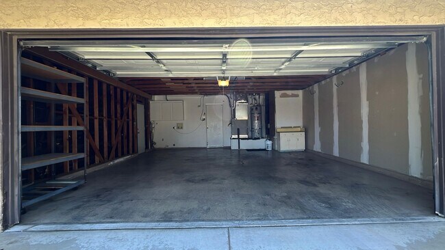 Building Photo - (APPLICATION PENDING) Beautiful East Lanca...
