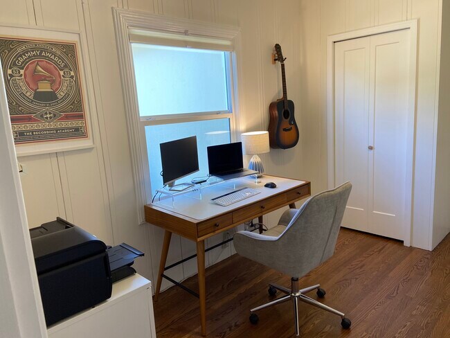 Bedroom 2 with en-suite half bath - 2034 Augustan Ave