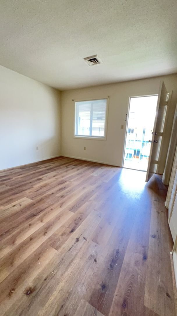 Building Photo - Oak Grove Village Apartments- Close to Lew...