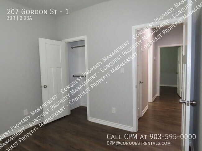 Building Photo - 207 Gordon St