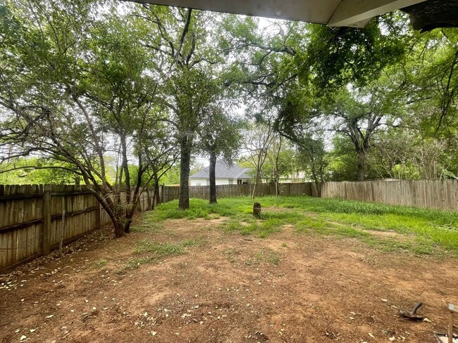 Building Photo - COMING SOON - 2 Bedroom 1 Bath Home in Lak...