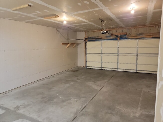 Building Photo - "Spacious 3-Bedroom Side by Side Duplex in...