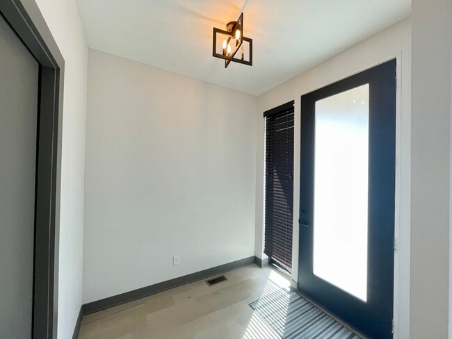 Building Photo - 1034 E Missouri Ave