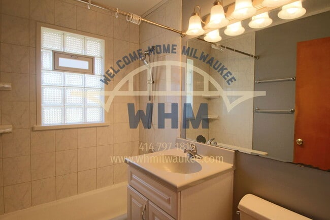 Building Photo - 7126 W Tallmadge Pl