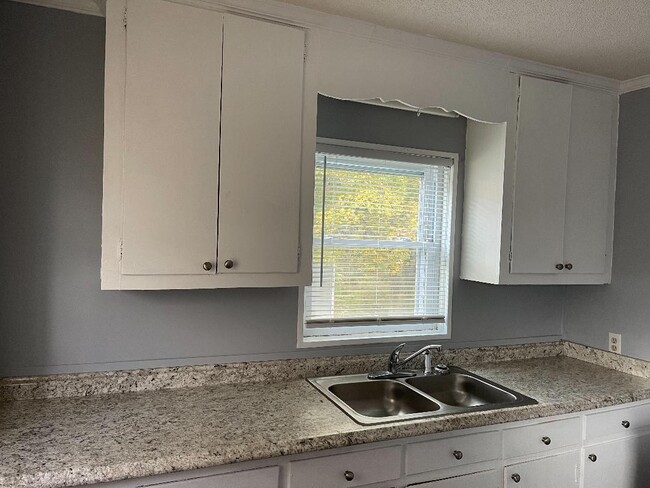 kitchen - 122 Chunn Ln