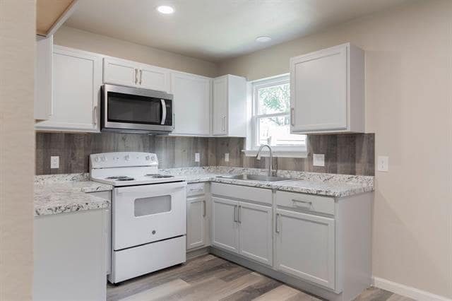 Building Photo - 5835 Shadydell Dr