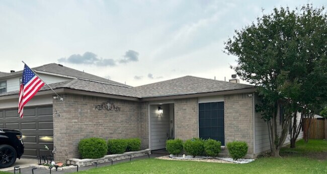 Building Photo - 4-Bedroom, 2-Bath Home in Carriage Hills N...