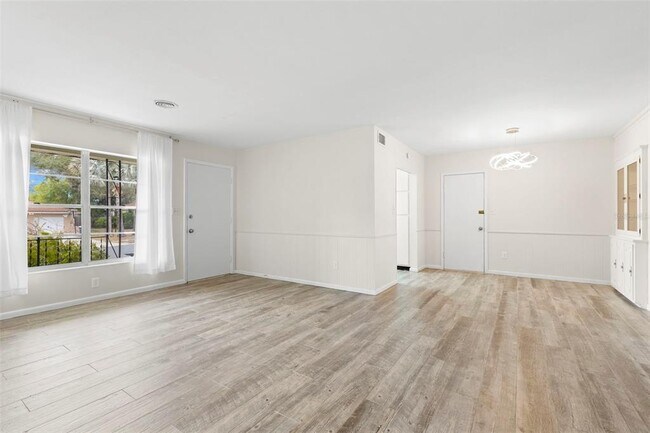 Building Photo - 809 S Duncan Ave