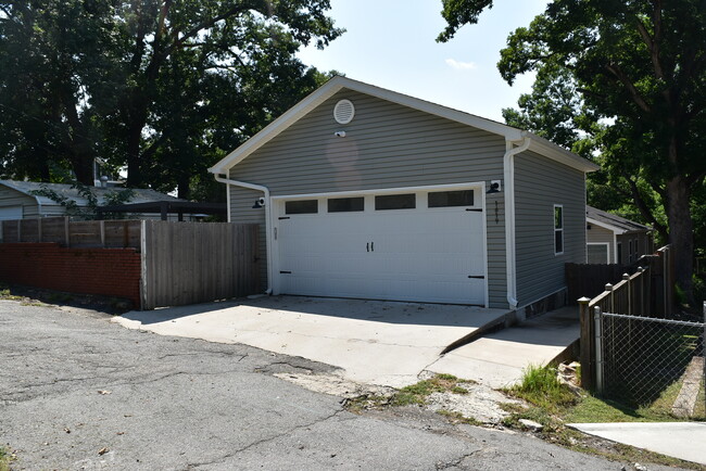 Building Photo - 1619 N University Ave