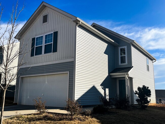 Primary Photo - Beautiful 3 bedroom, 2 1/2 bathroom home i...