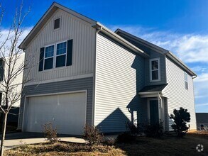 Building Photo - Beautiful 3 bedroom, 2 1/2 bathroom home i...