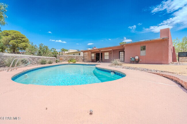Building Photo - 6815 Villa Hermosa Dr
