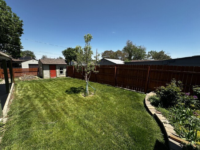 Building Photo - ***AVAILABLE IMMEDIATELY*** Charming Home ...