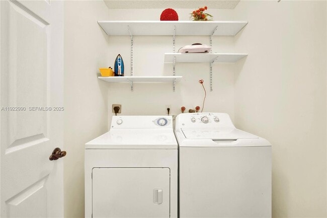 Building Photo - 2239 SE 23rd Ave