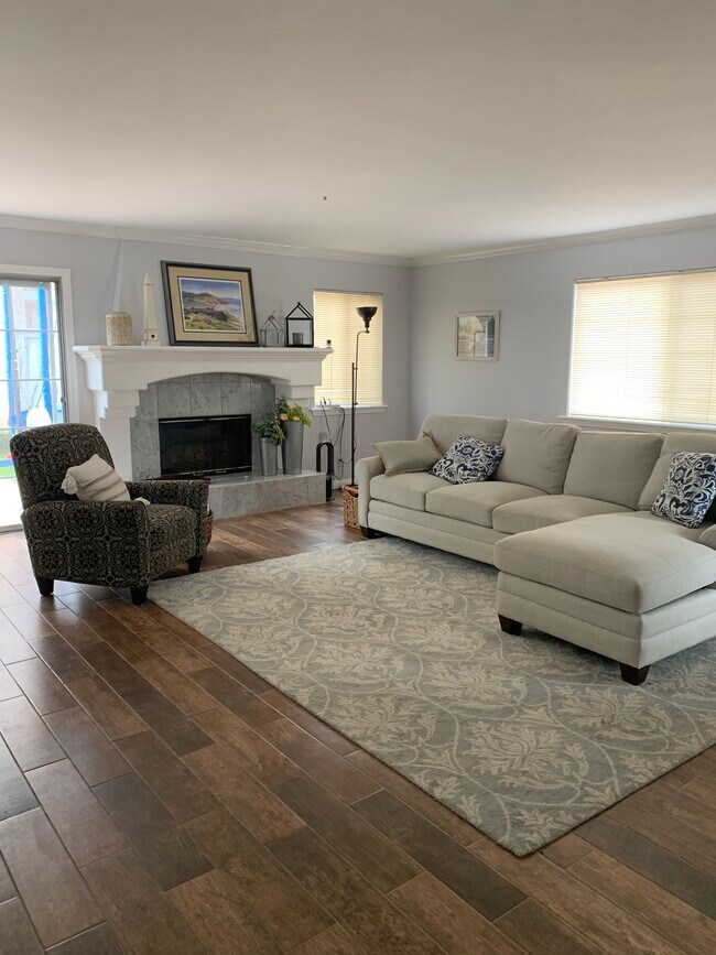 Building Photo - 2224 Ruhland Ave