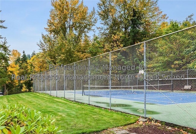 Building Photo - 4717 W Lake Sammamish Pkwy SE