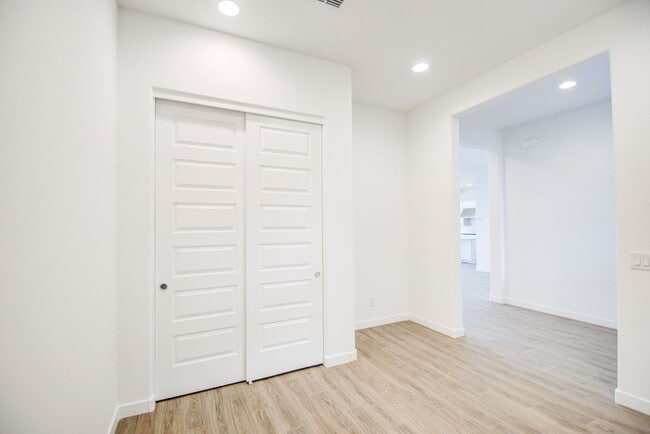 Building Photo - NEW 4 Bedroom home in Phoenix!