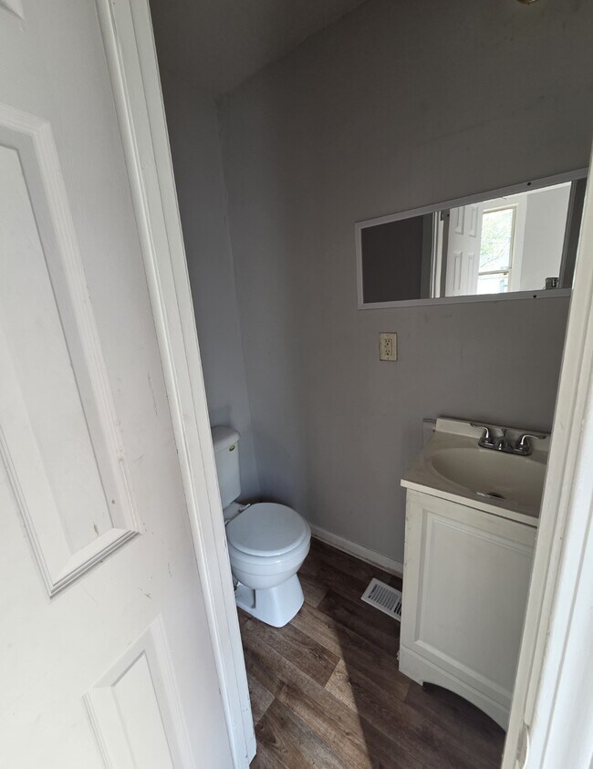 Building Photo - 828 Grady St