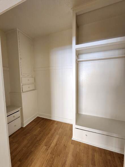 Building Photo - 1825 Ivar Ave