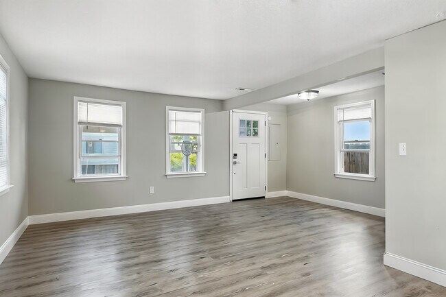 Building Photo - 1539 Manson St
