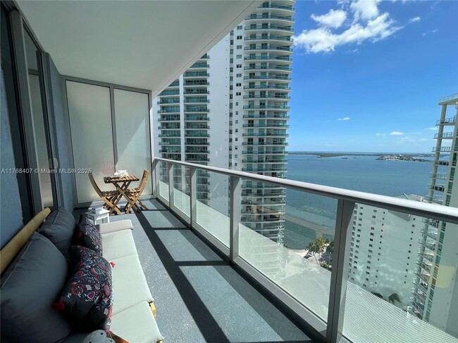 Building Photo - 1300 Brickell Bay Dr