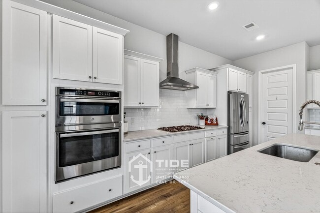 Building Photo - Private Retreat with Modern Upgrades