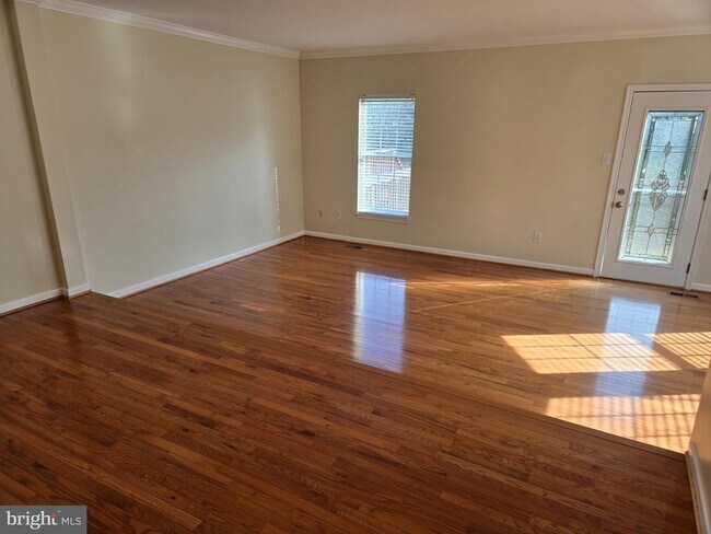 Building Photo - 300 Cinnabar Ln