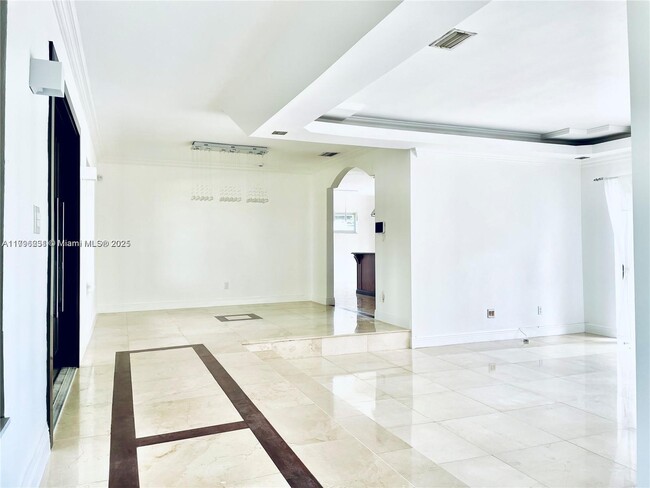Building Photo - 21235 NE 19th Ct