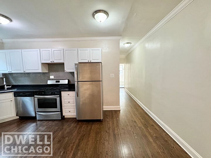 Building Photo - 3825 N Greenview Ave