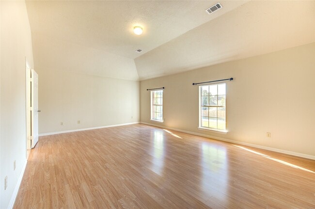 Building Photo - 13030 Richmond Ave