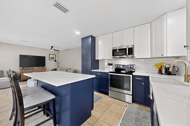 Building Photo - 10018 Olmos Dr