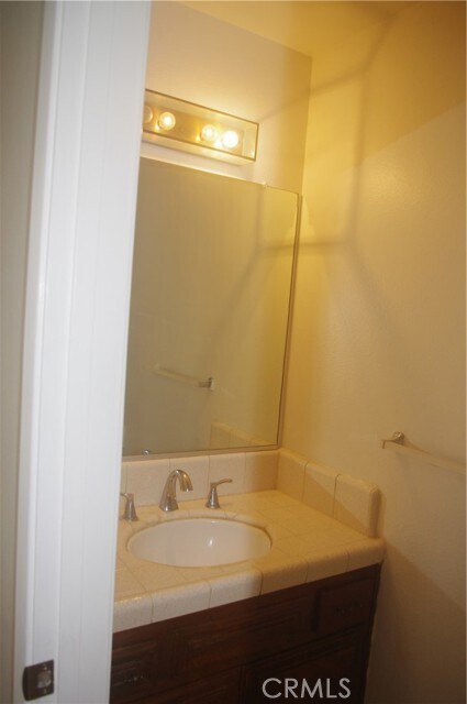Building Photo - 5548 Welland Ave