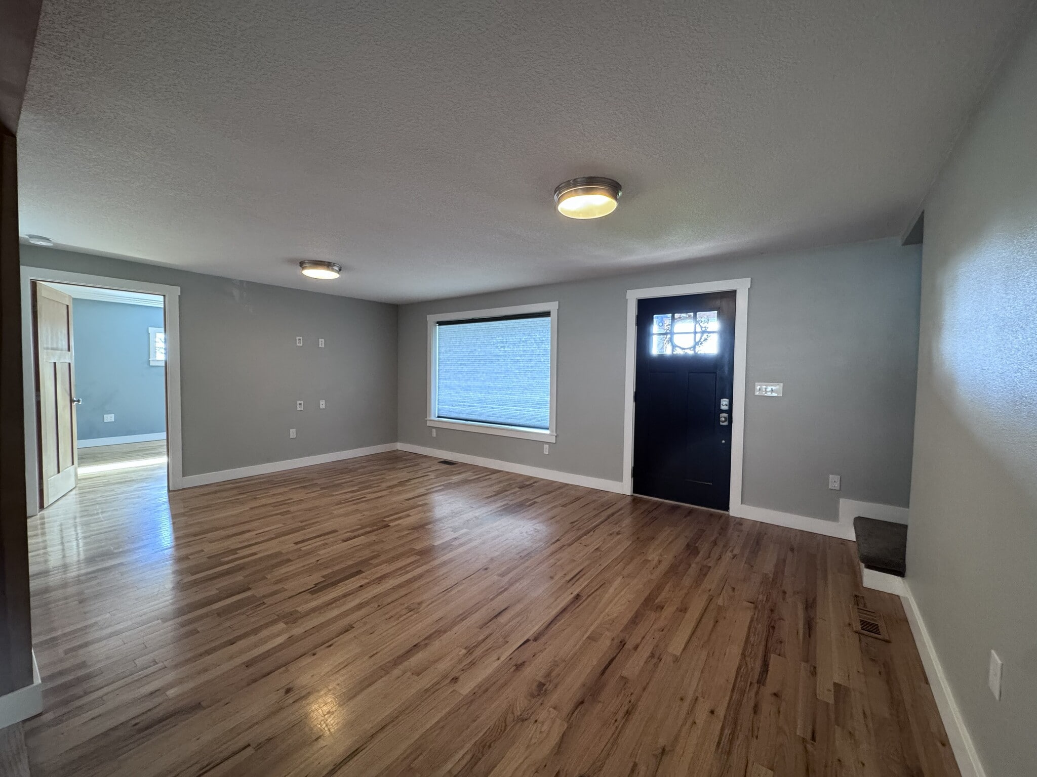 Living Room / Main Entry - 1505 NW 10th Ave