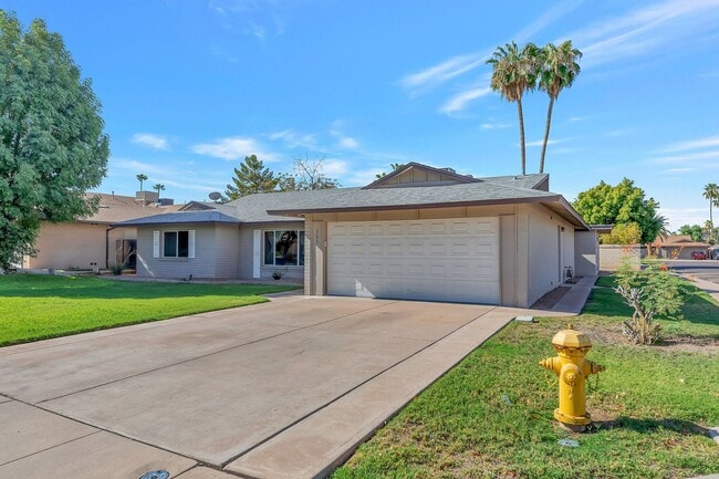 Building Photo - 5-Bedroom Tempe Home with Private Pool, Guest House & Garage Near ASU