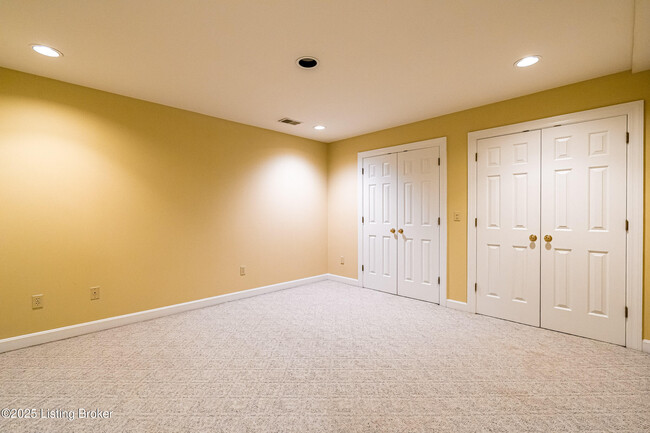 Building Photo - 303 Coralberry Rd