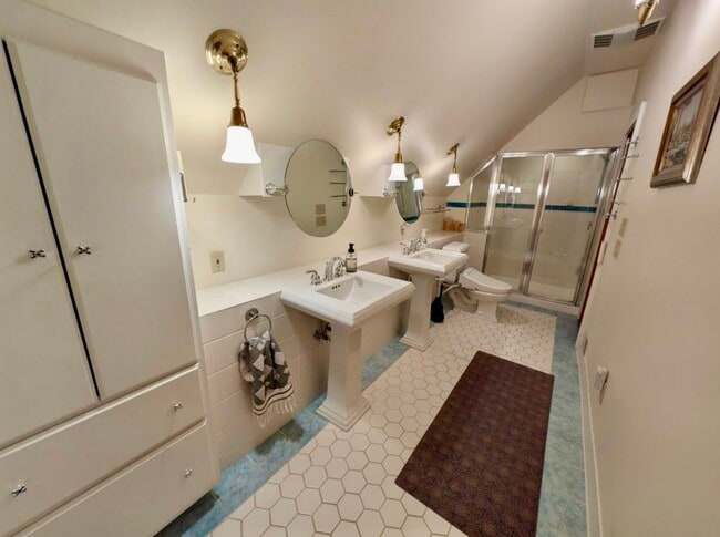 Building Photo - 290 E Deshler Ave