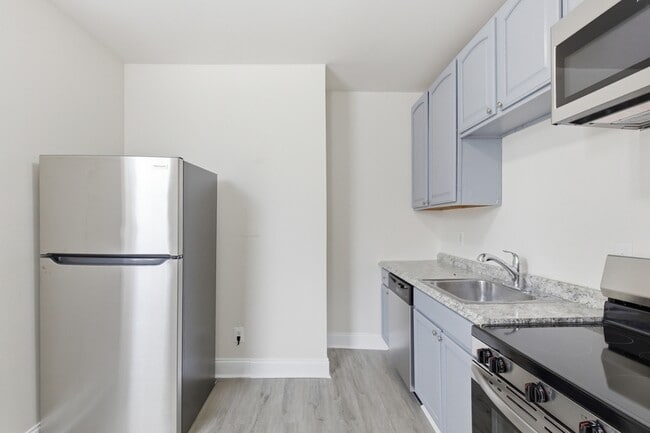Building Photo - 910 N Arlington Ave
