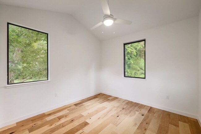 Building Photo - 2104 Columbia Cove