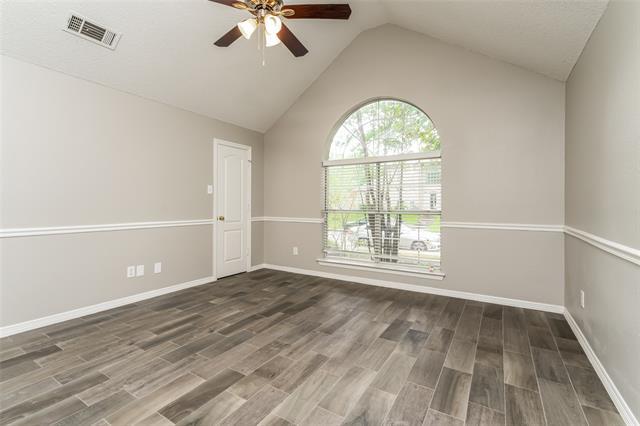 Building Photo - 633 Fern Dr