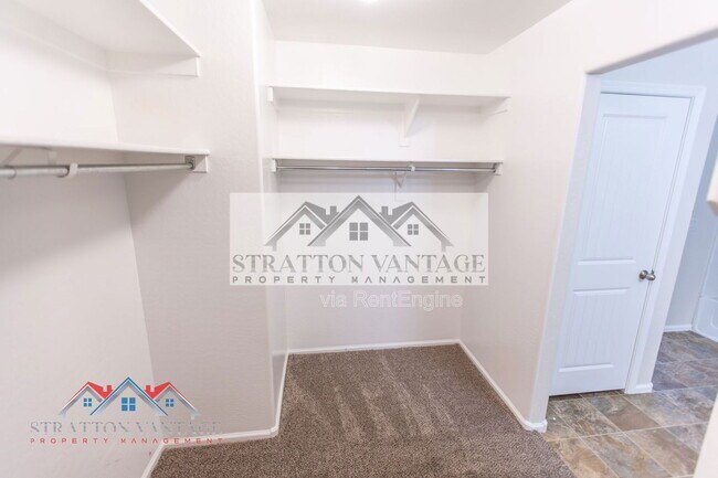 Building Photo - 40510 W Hayden Dr