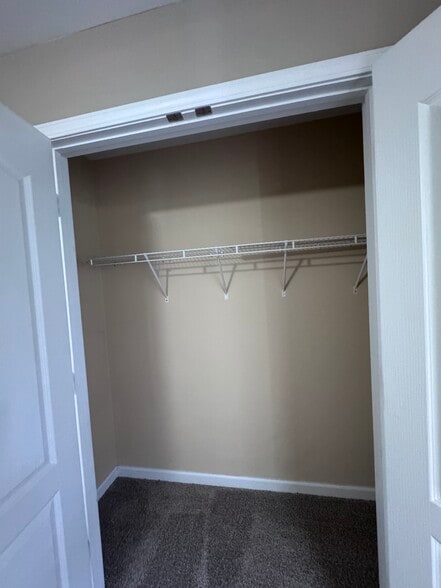 Building Photo - 3570 Castlebrooke Ln