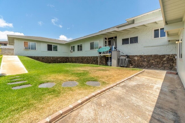 Building Photo - 3411 Aliamanu St
