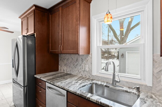 Building Photo - 4521 Thorncroft Ave