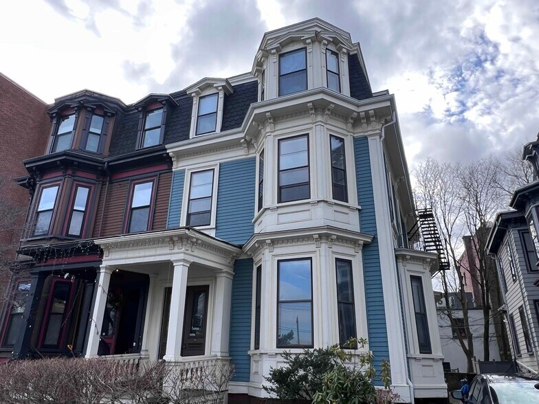 Building Photo - 394 Broadway