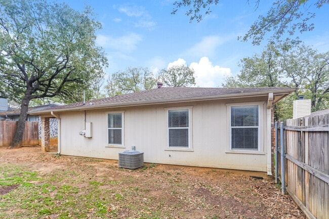 Building Photo - 1114 Hidden Creek Dr